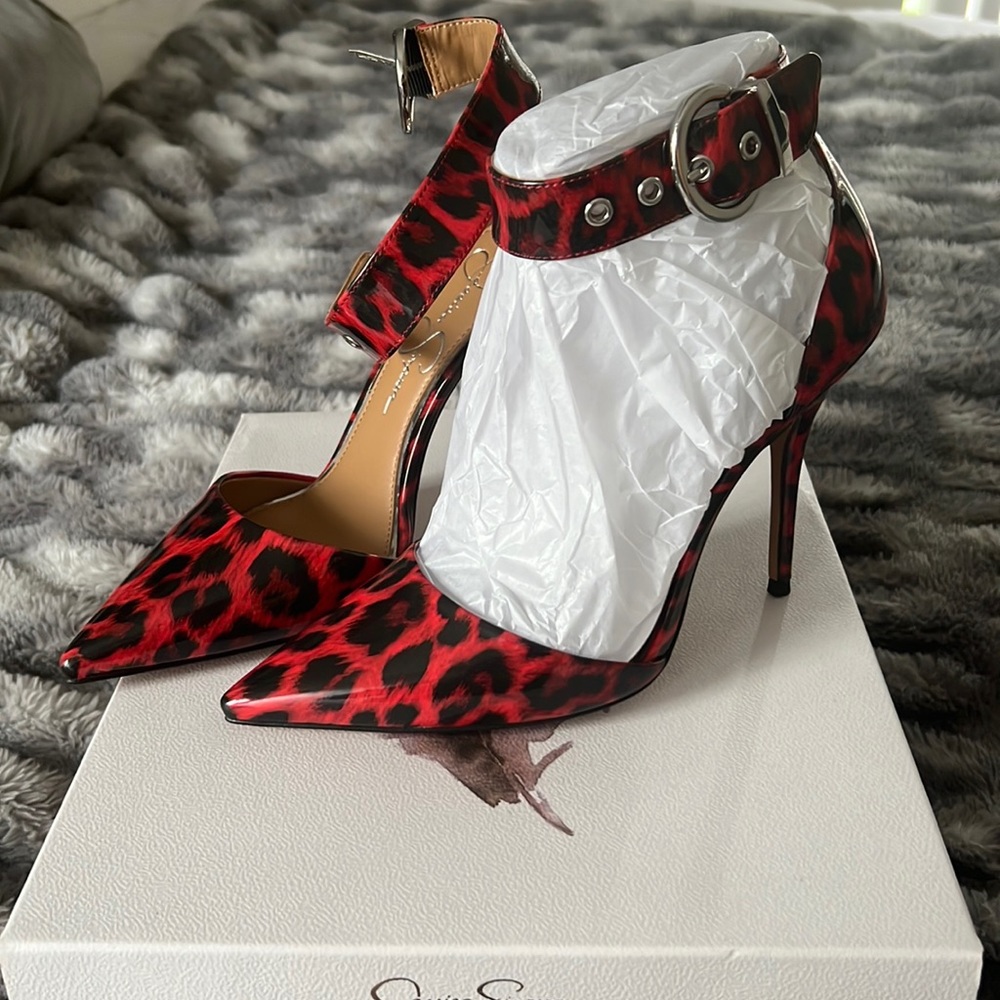 Jessica Simpson pumps